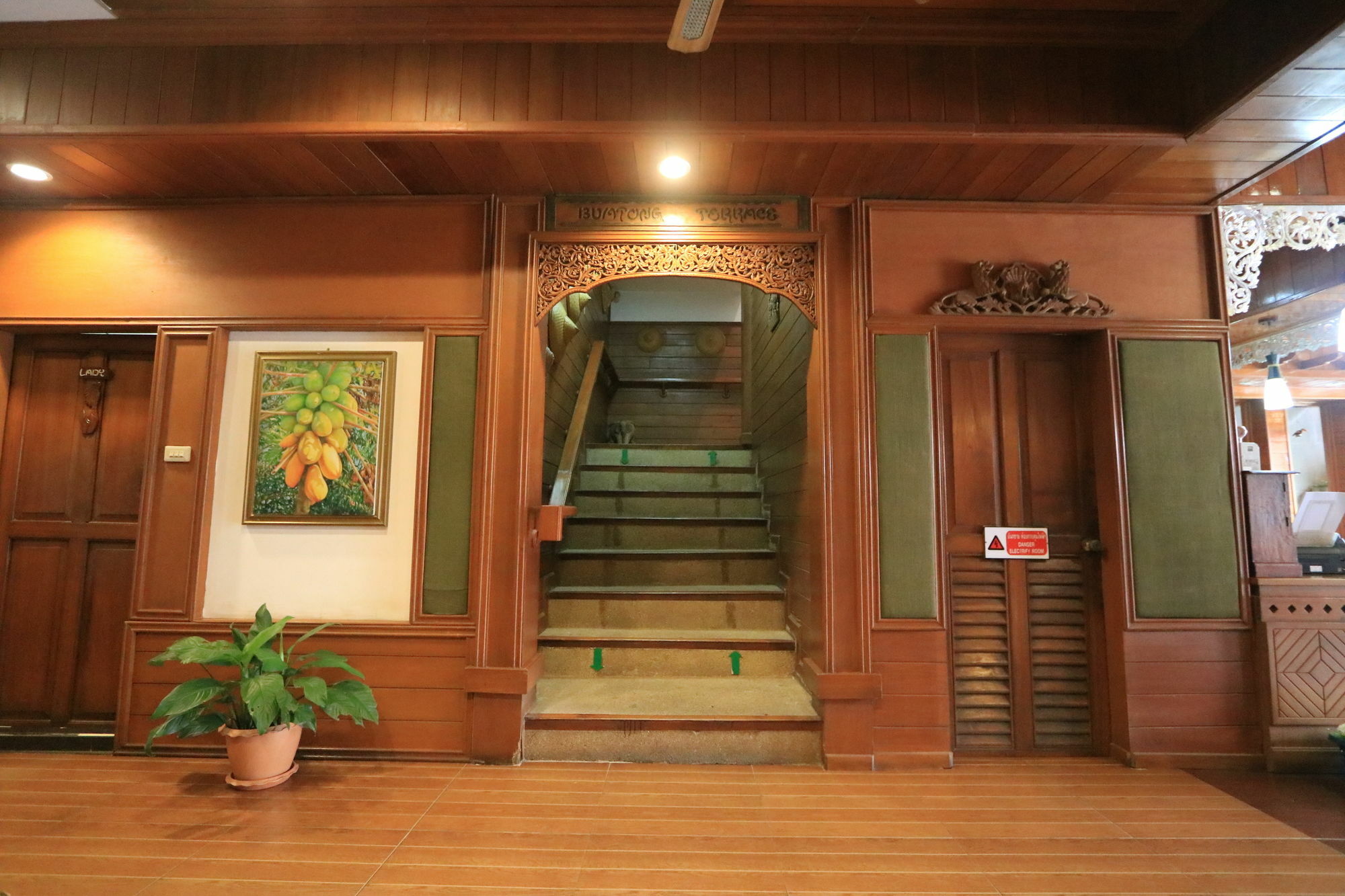 彩虹小木屋酒店 湄宏颂 外观 照片